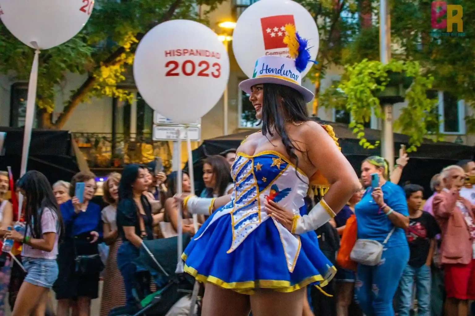 banda de marcha 504 en el desfile de la hispanidad